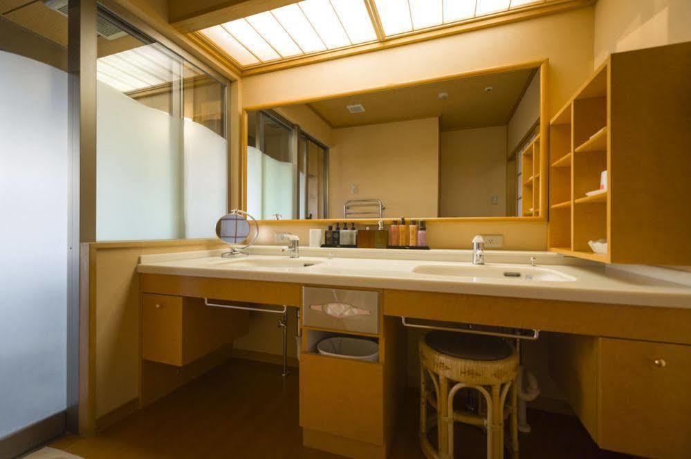 Fujisan Onsen Bessho Sasa Hotel Fujiyoshida Eksteriør billede