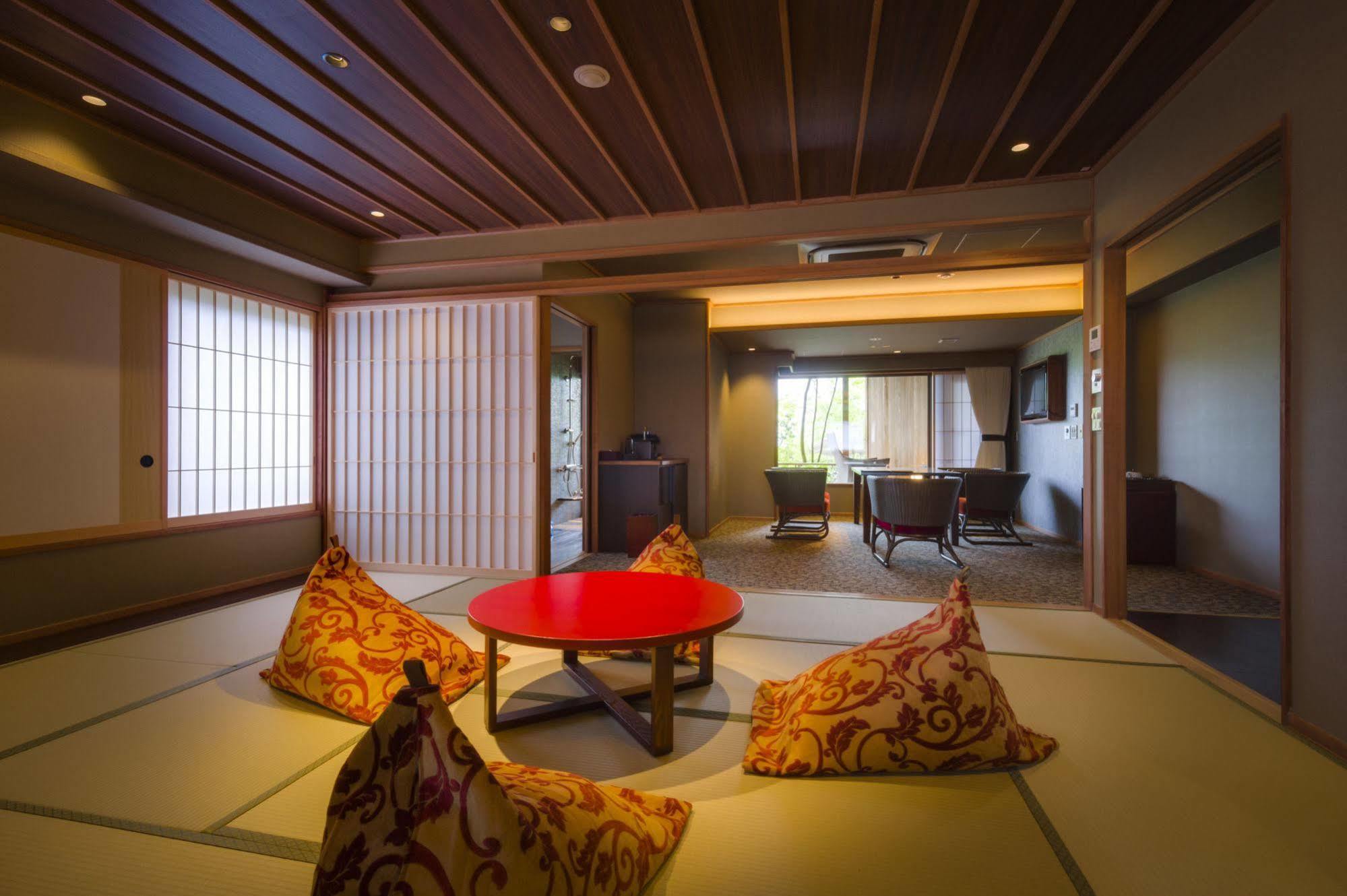Fujisan Onsen Bessho Sasa Hotel Fujiyoshida Eksteriør billede